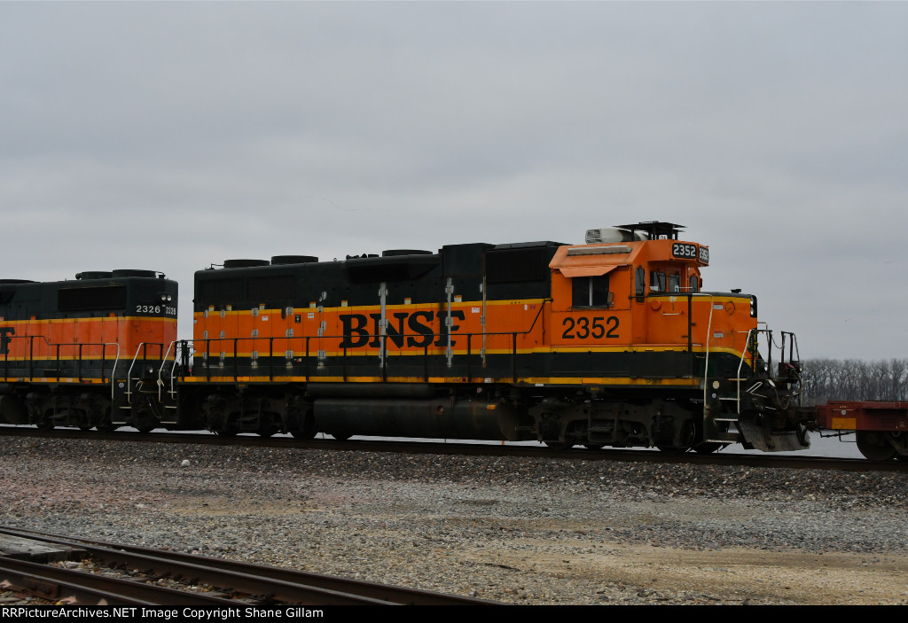 BNSF 2352 Roster shot